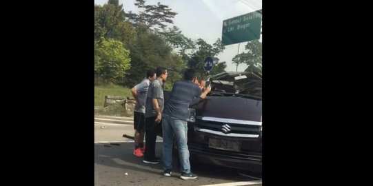 Pecah Ban Penyebab Mobil APV Terguling dan Akibatkan 3 Orang Tewas di Tol Jagorawi