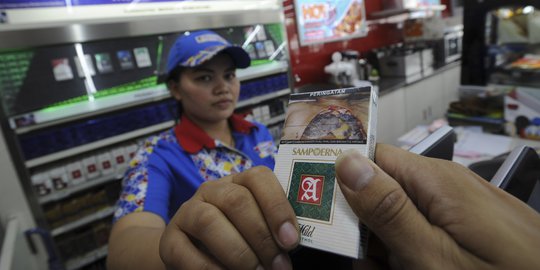 Selain Naikkan Cukai, Pemerintah Diminta Tegas Larang Merokok di Tempat Umum