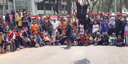 Mengais Rezeki Sambil Melestarikan Budaya di CFD Jakarta