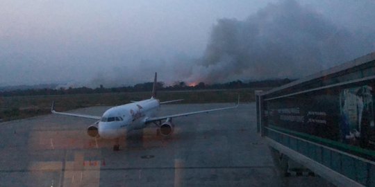 Api Karhutla Berkobar Dekat Runway Bandara APT Pranoto Samarinda