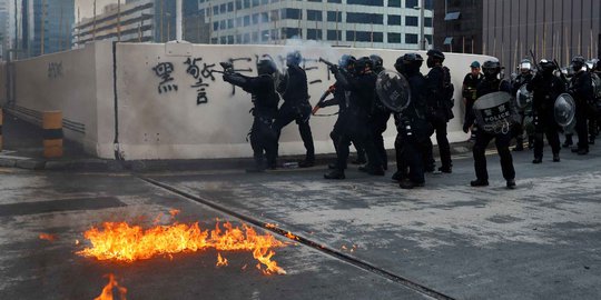 Demonstran Tentang Larangan Pawai, Hong Kong Kembali Ricuh