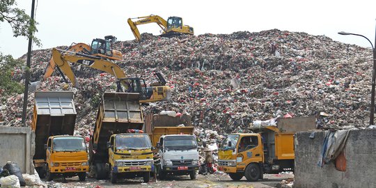 Sampah Menggunung di TPA Cipayung