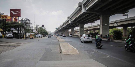 Pemkot Jaktim Minta Pengembang Tol Becakayu Bongkar Trotoar di Tengah Jl Kalimalang