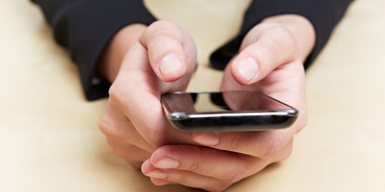 Setelah Temukan Keamanan Kartu SIM, Hacker Bisa Retas Smartphone Lewat SMS