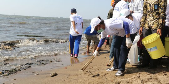 Peringati Hari Perhubungan Nasional, KCN Lakukan Pembersihan Pantai