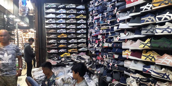 Pasar Taman Puring Surganya Sepatu Murah Halaman All