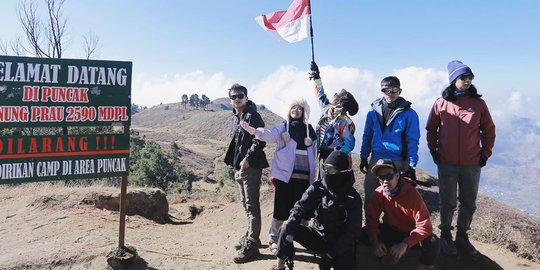 Pengalaman Tak Terlupakan Ria Ricis Saat Berhasil Mendaki ke Puncak Gunung Prau