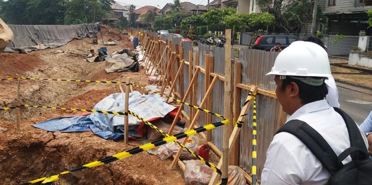 Tiga Titik Tanggul Amblas di Kali Bekasi Diperbaiki