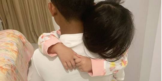Ruben Onsu Terharu Lihat Betrand Peto Gendong Thania yang Sedang Sakit
