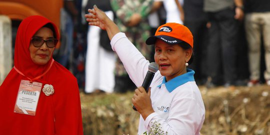 Di Depan Bupati Bogor, Iriana Jokowi Ngeri Lihat Sampah Penuhi Sungai Cipakancilan