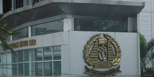 ke polisi dan pihak imigrasi rev1