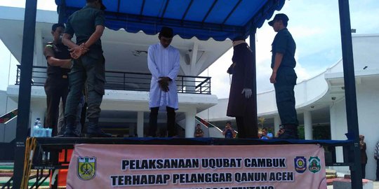 Pelanggar Syariat Islam di Banda Aceh Tumbang usai 21 Kali Dicambuk
