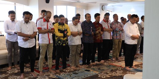 Imam Nahrawi Pimpin Salat Ashar Sebelum Pamit dari Kemenpora