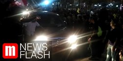VIDEO: Geruduk DPR, Mahasiswa 'Sandera' Mobil Pelat Merah