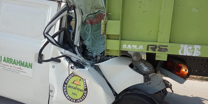 Mobil Jenazah Tabrak Truk di Tol Pemalang, Empat Orang Tewas