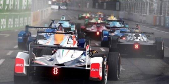 Mobil Listrik Konvoi dari GBK ke Monas Sambut Formula E, Catat Jalur Alternatif Ini