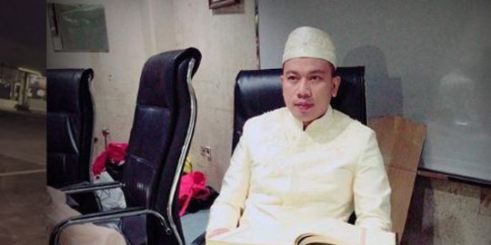 lamaran vicky prasetyo cuma gimmick rev1