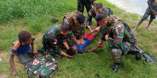 Aksi 2 Prajurit TNI Sigap Selamatkan Bocah Tenggelam di Sungai Warma