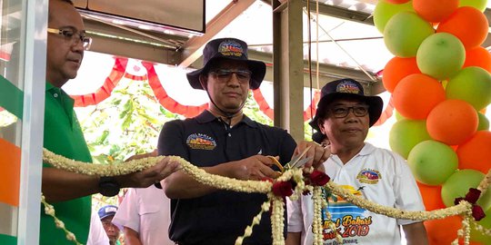 Anies Baswedan Resmi Buka JakGrosir Pertama di Kepulauan Seribu