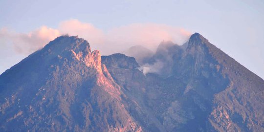 Gunung Merapi Kembali Semburkan Awan Panas