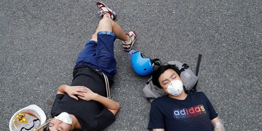 kong kerap bakar bendera china rev1