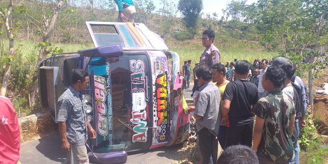 Bus Angkut Siswa SD Terguling di Ngawi, 6 Penumpang Luka-Luka