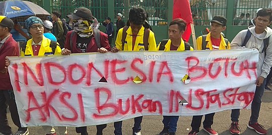 Massa Pro dan Kontra RUU KUHP Demo di Gedung DPR