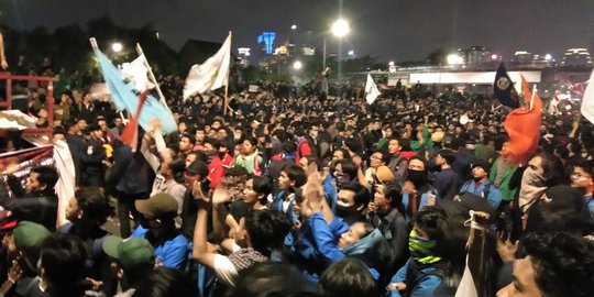 Massa Mahasiswa Sempat Berniat Blokir Jalan Tol Dalam Kota