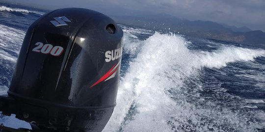 Uji Ketangguhan Mesin Kapal Suzuki DF200A di Teluk Nare
