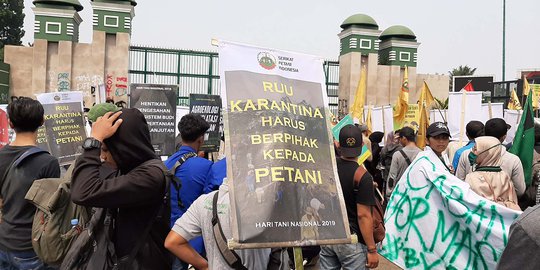 Massa Demo RUU KUHP & UU KPK Mulai Padati Depan Gedung DPR