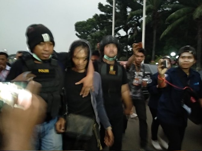 pendemo ditangkap polisi