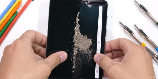 Samsung Galaxy Fold Tunjukkan 'Kerapuhan' Kala Diuji Ketahanan, Apa Saja?