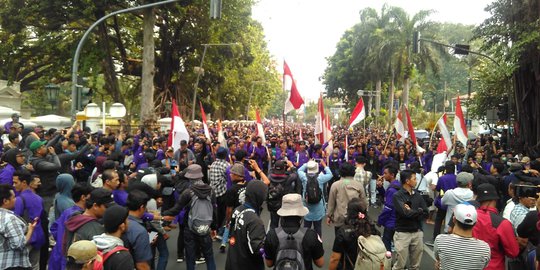 Ribuan Mahasiswa Tutup Jalan Menuju Istana Bogor, Tolak RUU KUHP