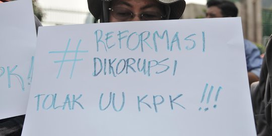 DPR Setuju Permintaan Jokowi Tunda Pengesahan Empat RUU