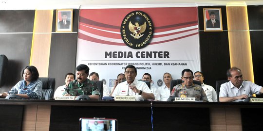 Menko Polhukam Berikan Keterangan Terkait Situasi Indonesia Terkini