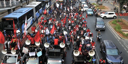 Longmarch Demonstran Bikin Jalan Sudirman Macet