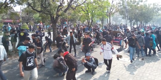 Sempat Ricuh, Massa Aksi #BengawanMelawan Bubarkan Diri dengan Tertib