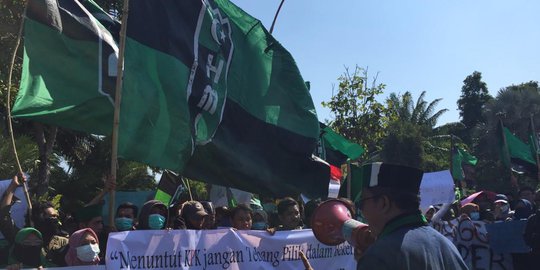 Tolak UU KPK dan RUU KUHP, Mahasiswa Gelar Demo Serentak di 13 Wilayah Jatim