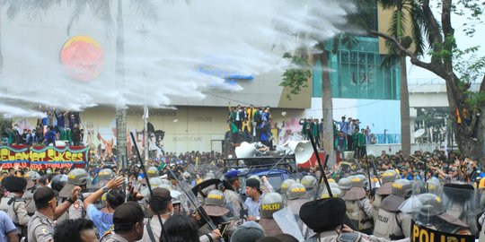 Demo Ricuh, Tiga Mahasiswa di Palembang Dikabarkan Dilarikan ke RS