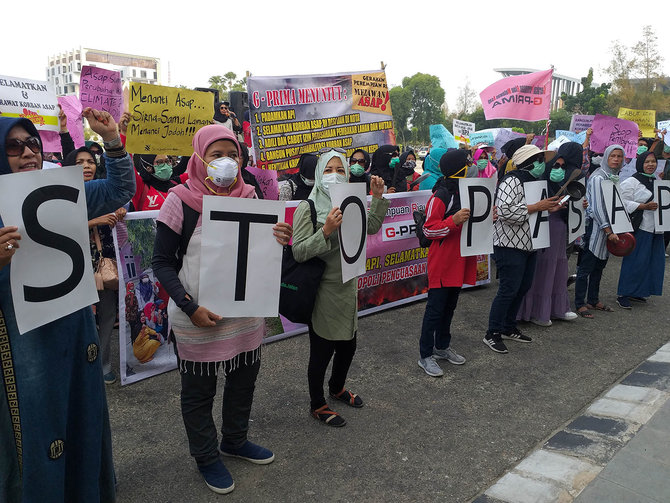 emak emak di pekanbaru demo gubernur riau