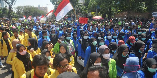 2 Polisi dan 3 Pendemo di Gedung DPR Terluka