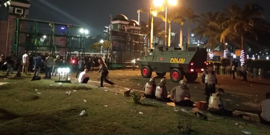Sempat Dipukul Mundur Polisi, Mahasiswa Kembali Demo di Depan DPR Hingga Padati Tol