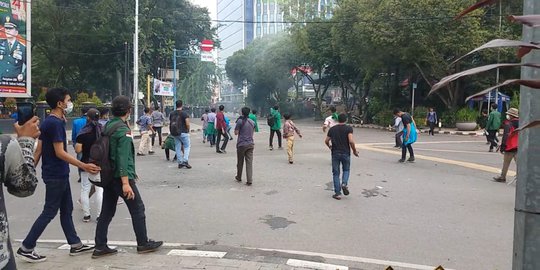 Demo Mahasiswa di Sumut Rusuh, Empat Kendaraan Polisi Dirusak