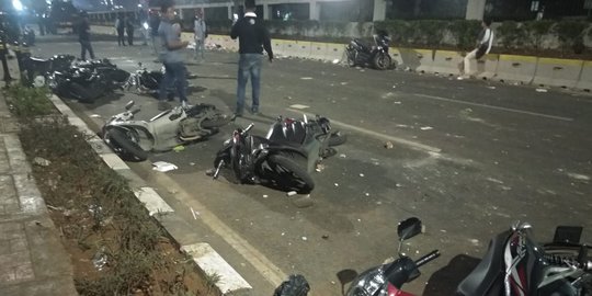 19 Motor Berserakan Dekat Lokasi Demo Mahasiswa di DPR