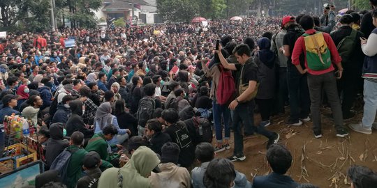 Ratusan Mahasiswa di Bandung Mengalami Luka