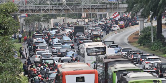 Usai Demo Ricuh, Pagi Ini Ganjil Genap Diberlakukan Kembali