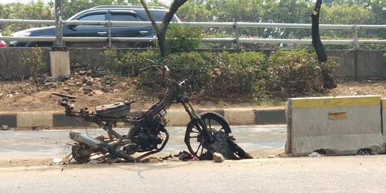 Sisa Bentrokan Mahasiswa dan Polisi di DPR, Ini Motor Siapa?