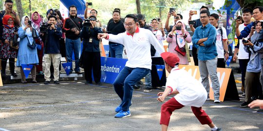 Kampanye Astaga, Ridwan Kamil Jajal Permainan Tradisional Sunda Bersama Anak Sekolah