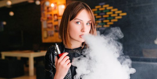 Asap Rokok Elektrik Ternyata Juga Timbulkan Bahaya Bagi Kesuburan Wanita