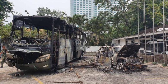 Begini Kondisi Bus & Jeep TNI yang Jadi Sasaran Amukan Pendemo di Senayan